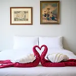 6Th Avenue Surin Beach - Official Account