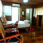 บ้านสนมณีโฮมสเตย์ Bansonmanee Homestay