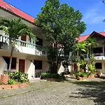 Club Coconut Resort
