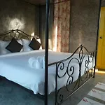 Be My Guest Hip Hotel