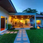 Pommard Villa By Jetta