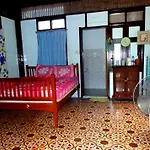 Baan Chai Lay Krua Tonhom