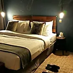 Guestroom 401