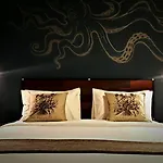 Guestroom 401