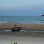 Away Baan Nub Kluen Beach Front