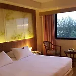 Ploy Palace Hotel
