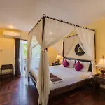 Coral Hotel Bangsaphan
