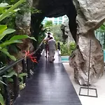 Amazon Residence Condo By Wannapa