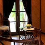 Tropical Garden Lounge