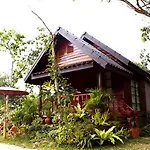 Baansuan Lychee Maeklong Resort Ampawa