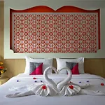 Red Sapphire Hotel