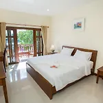 Oh Amphawa Boutique Resort