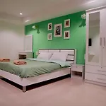 Uj Apartment