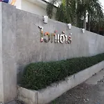 White House Resort