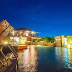 Fullhouse Resort