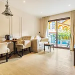 Venetian Apartment By Favstay