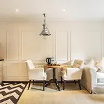 Venetian Apartment By Favstay