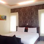 Phetnamneung Resort