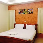 Phetnamneung Resort