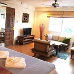 Oyo 304 Seven Suns Residence