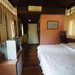 Baan Suan Amphawa
