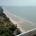Cha-Am Grand Condotel