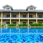 Palazzo Pavone Gallery & Resort