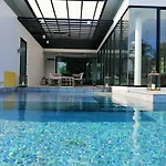 Tungtong Beach Villas