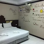 Lo Scoglio Guesthouse Hotel