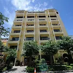 Royal Park Apartments