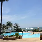 Issara At Cha Um Beach Club