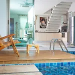 Villa Friendship 7