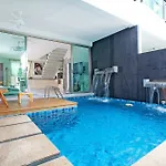 Villa Friendship 7
