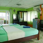 Buachompoo Resort Koh Sichang