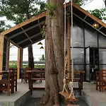 Lumluek Boutique Resort