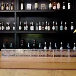 Crystal Box Hotel And Cafe\'