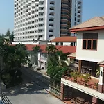 Little Nordic Cha Am Apartment