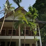 Laem Sai Bungalow
