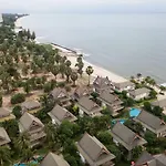 Baan Talay Samran 4 Bedrooms Villa With Beach And 3 Pools