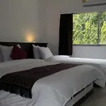 Sri Chumphon Hotel