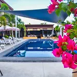 4 Palms Resort