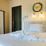 Cozy Guesthouse Restaurant & Bar