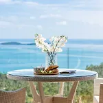 Stunning Blue Sea Villa 3Bdrm Infinity Pool