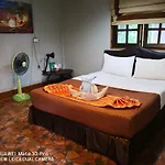 Fullmoon House & Resort