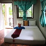 Fullmoon House & Resort