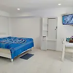 Amy\'S Beach Apartments