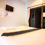 Marina Hut Guest House