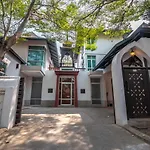 Jomtien Waree 8 - 6 Bedroom Pool Villa