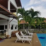 Lyndale Lodge