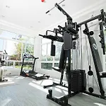 Bbg Seaside Luxurious Service Apartment